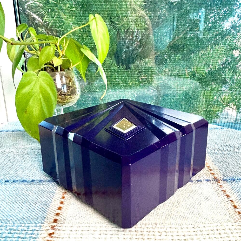 Vintage Elizabeth Taylor Passion Dusting Powder Box – 5 oz Empty, 5”x5”